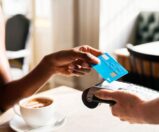 Pagar a vista ou parcelar? Descubra quando fazer cada um desses.