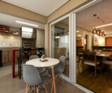 Porta de correr: bonita, elegante e te faz ganhar muito espaço!